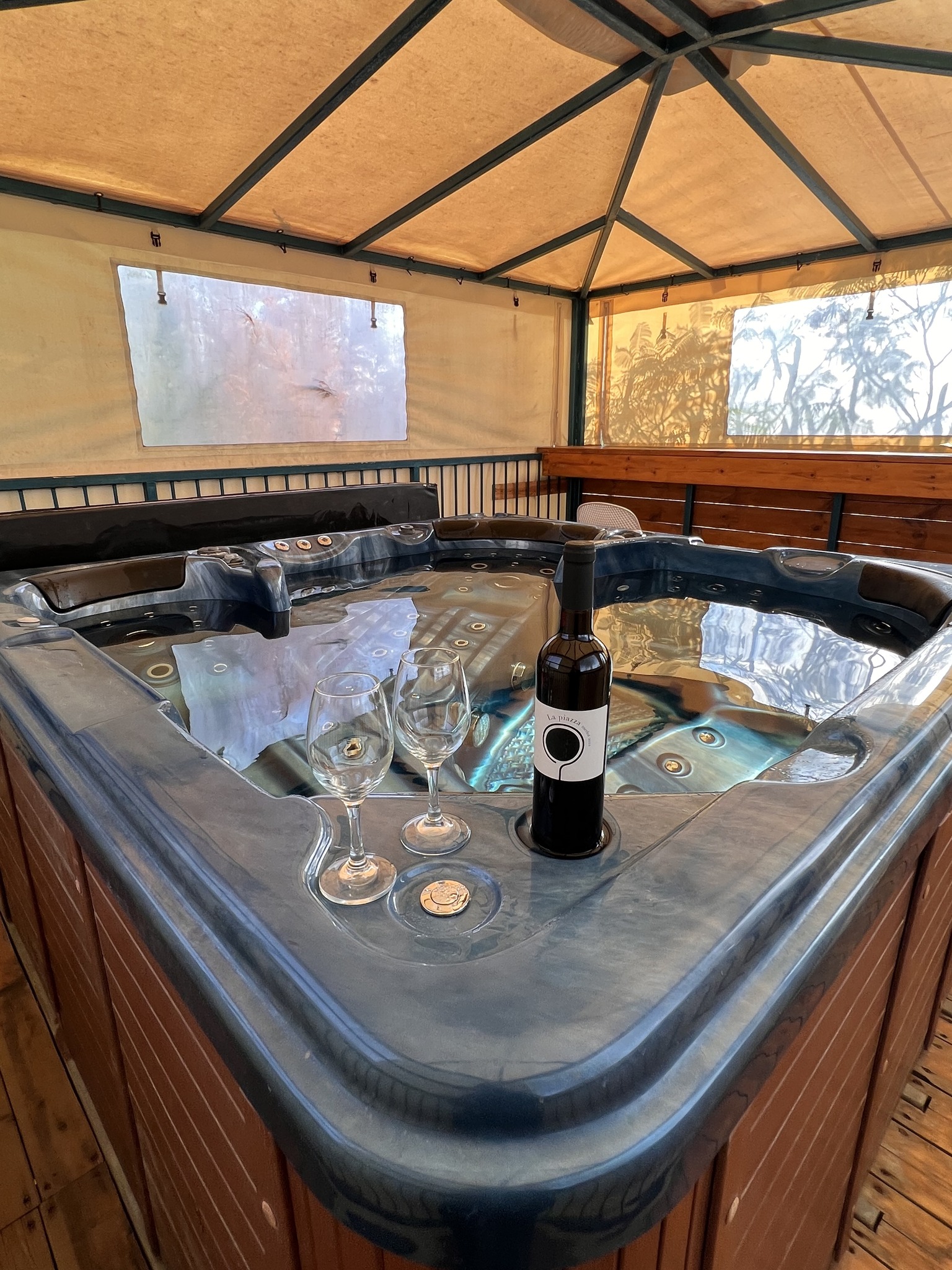 צימרים לפי שעה בחד נס - ג'קוזי ענק ומפנק באחוזת ריצ'מונד