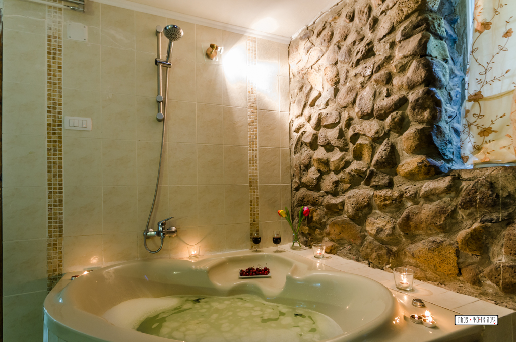 השכרת חדרים לפי שעה בגולן - צימרים מעיין בקצרין